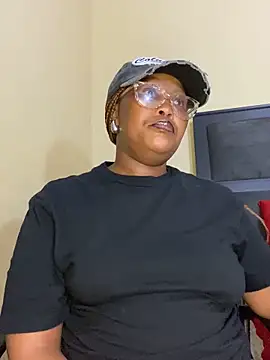 Snapshot of BADFATASS85 chatting on September 27, 2025, 5:30 pm BADFATASS85 online show from September 27, 2025, 5:30 pm