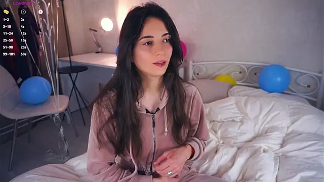 Holla Molly online show from March 22, 2025, 11:53 am