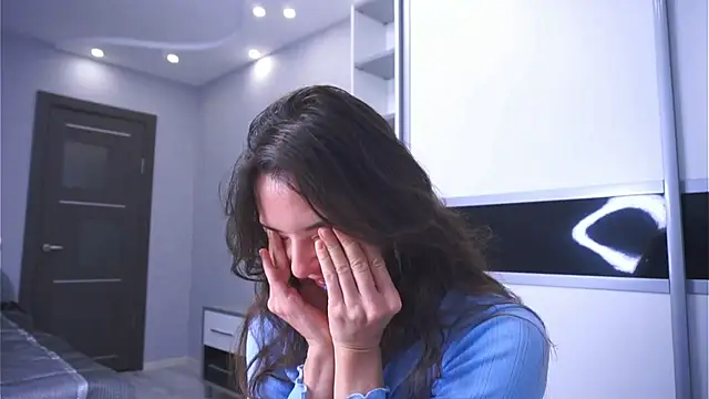 Holla Molly online show from February 4, 2026, 8:53 am