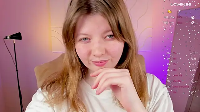 Vivian cutie online show from March 8, 2025, 4:39 pm