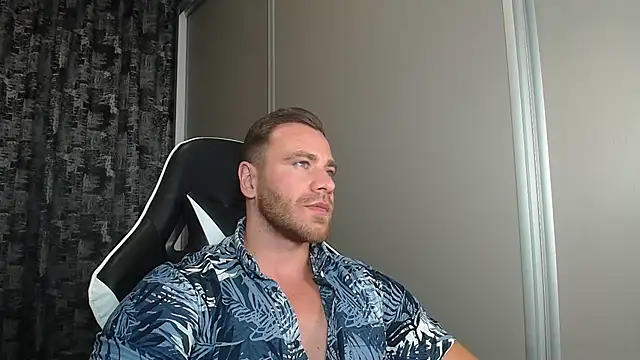 Snapshot of Thori92 chatting on July 12, 2026, 6:20 pm Thori92 online show from July 12, 2026, 6:20 pm