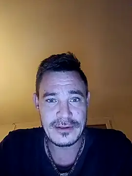 Snapshot of Ivanekkral chatting on February 15, 2026, 2:01 am Ivanekkral online show from February 15, 2026, 2:01 am
