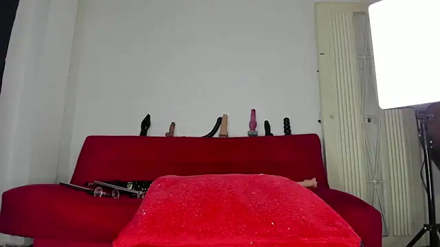 sweatyhairypig23 online show from April 18, 2026, 8:05 am