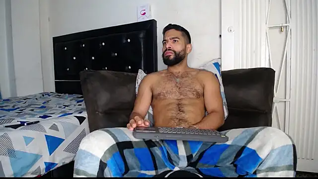 sweatyhairypig23 online show from March 13, 2025, 1:43 am