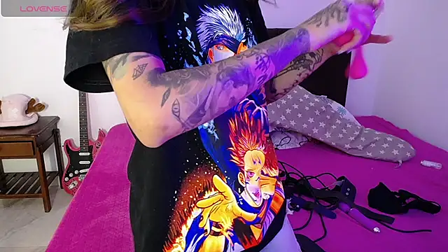 I am kim online show from October 31, 2025, 1:46 am