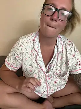 Lizzyloo online show from June 1, 2026, 5:12 pm