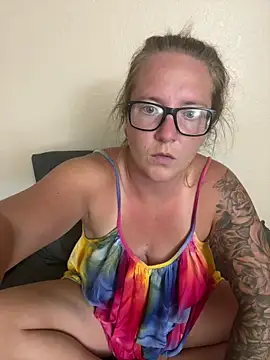 Lizzyloo online show from June 14, 2026, 10:55 pm