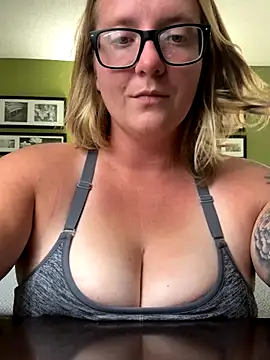 Lizzyloo online show from September 9, 2025, 11:03 pm