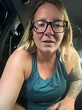 Lizzyloo online show from September 12, 2025, 8:41 pm