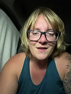 Lizzyloo online show from March 3, 2025, 9:15 pm