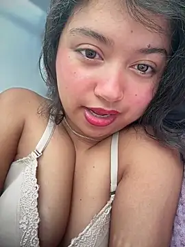 Peach Girll online show from February 12, 2026, 2:17 pm