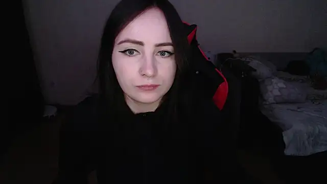 Laralianna online show from October 31, 2025, 3:41 pm