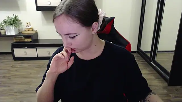 Laralianna online show from September 21, 2025, 10:20 am