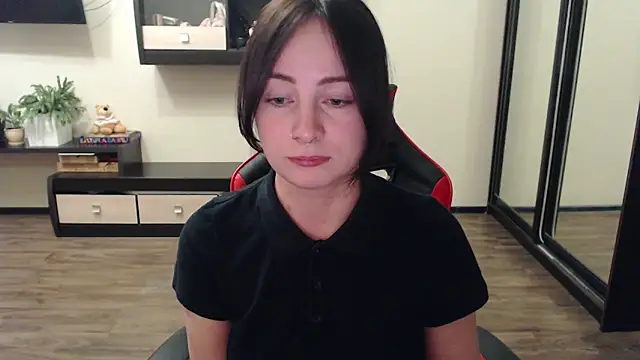 Laralianna online show from October 8, 2025, 2:18 pm