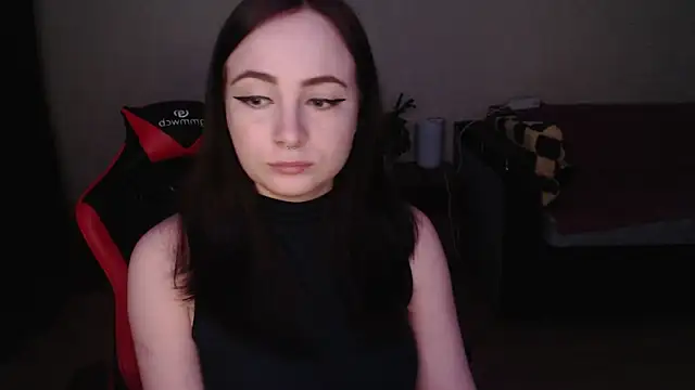 Laralianna online show from March 25, 2026, 5:23 pm