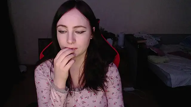 Laralianna online show from February 25, 2026, 7:36 pm