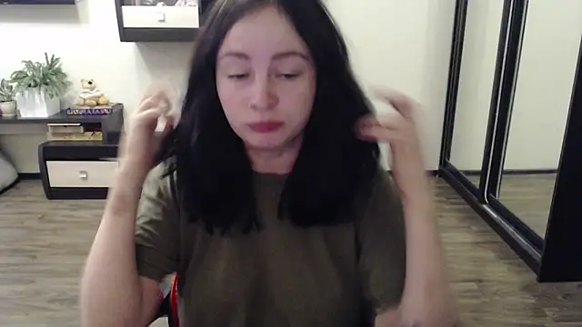 Laralianna online show from October 9, 2025, 9:54 am