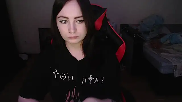 Laralianna online show from December 17, 2025, 4:23 pm