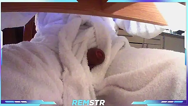 Snapshot of Remstr chatting on February 6, 2025, 9:17 pm Remstr online show from February 6, 2025, 9:17 pm