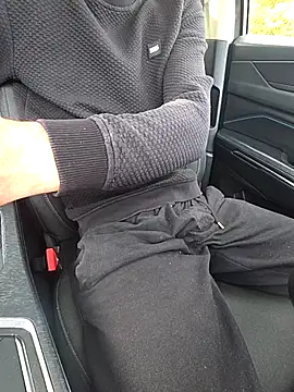 Snapshot of Remstr chatting on November 9, 2025, 12:53 pm Remstr online show from November 9, 2025, 12:53 pm