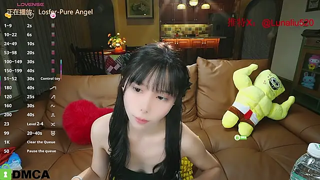 Luna520 online show from February 26, 2025, 1:32 pm