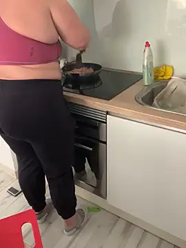 sweeti Em online show from April 14, 2026, 4:01 pm