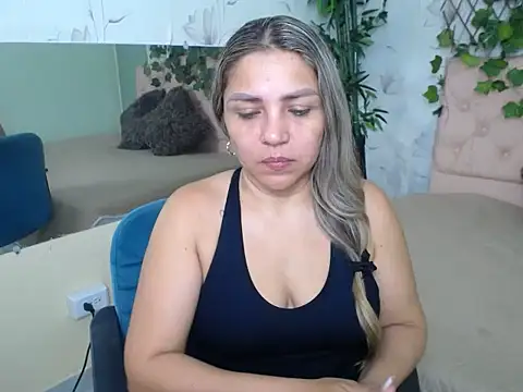 Snapshot of cum_bigass chatting on April 19, 2026, 12:28 pm cum bigass online show from April 19, 2026, 12:28 pm