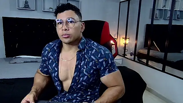 tyler hank01 online show from February 5, 2025, 1:47 am