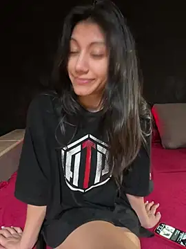 Snapshot of Kiscsillagg chatting on February 16, 2025, 8:00 pm Kiscsillagg online show from February 16, 2025, 8:00 pm