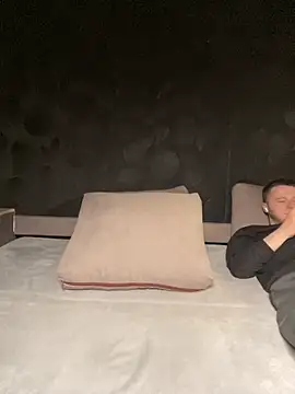 Snapshot of Kiscsillagg chatting on March 7, 2025, 6:22 pm Kiscsillagg online show from March 7, 2025, 6:22 pm