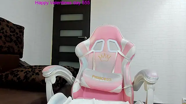 Snapshot of Britney_Charm_ chatting on February 17, 2025, 6:31 am Britney Charm online show from February 17, 2025, 6:31 am