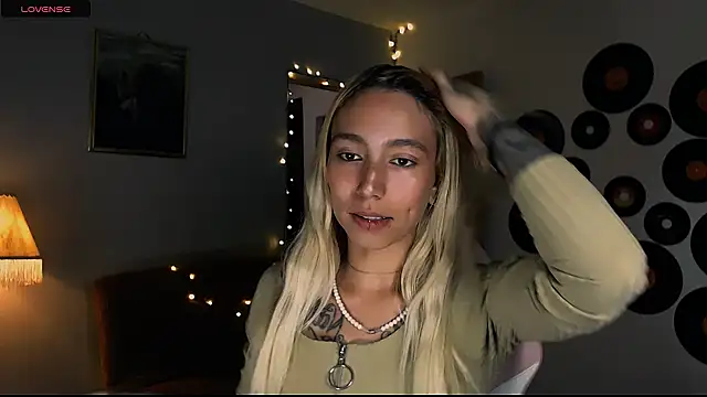 Saucy Jenn online show from March 1, 2025, 1:53 am