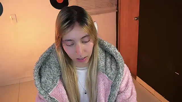 Saucy Jenn online show from May 10, 2026, 2:48 am