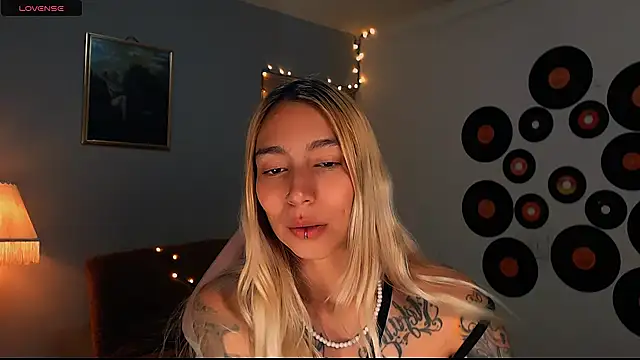 Saucy Jenn online show from February 28, 2025, 2:42 am