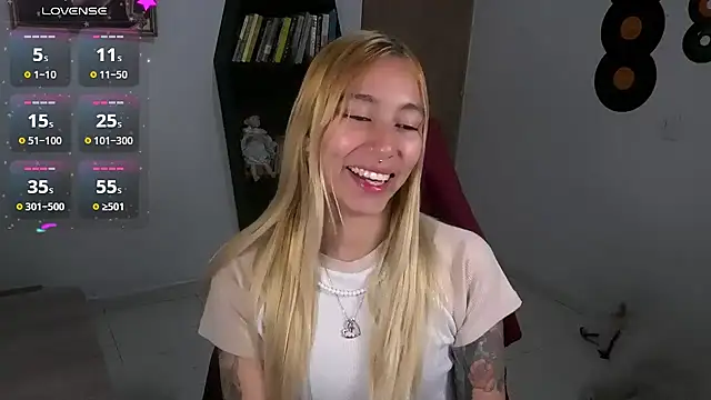 Saucy Jenn online show from October 5, 2025, 1:51 am