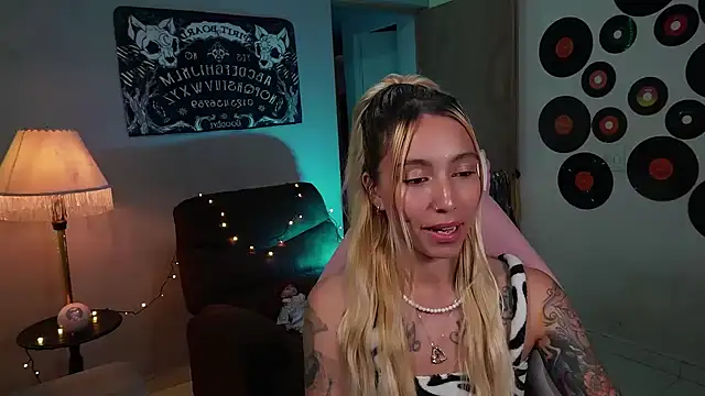 Saucy Jenn online show from March 9, 2025, 3:01 am