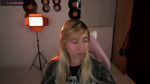 Saucy Jenn online show from April 10, 2026, 4:30 am