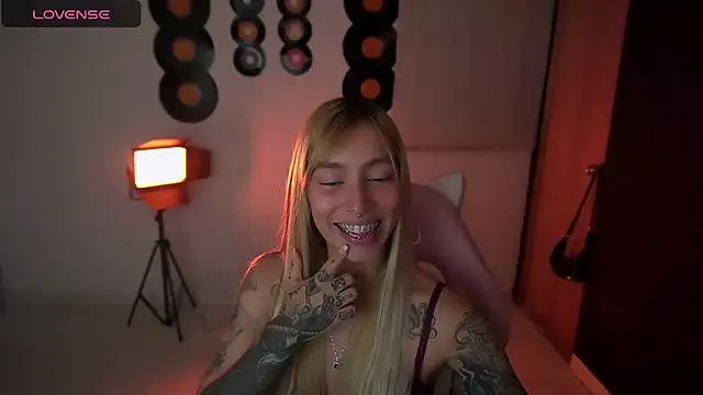 Saucy Jenn online show from April 12, 2026, 3:43 am