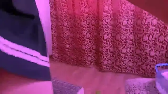 LuxMelys online show from April 21, 2026, 5:25 am