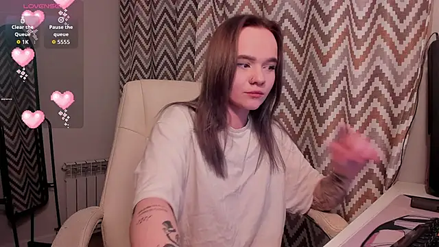 Snapshot of SarahRomantic chatting on April 8, 2026, 7:04 pm SarahRomantic online show from April 8, 2026, 7:04 pm