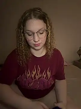 Snapshot of EmmieRae chatting on February 2, 2026, 4:22 am EmmieRae online show from February 2, 2026, 4:22 am