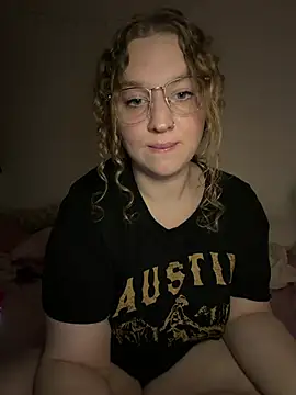 Snapshot of EmmieRae chatting on February 28, 2026, 2:44 am EmmieRae online show from February 28, 2026, 2:44 am