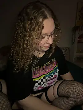 Snapshot of EmmieRae chatting on October 26, 2025, 3:40 am EmmieRae online show from October 26, 2025, 3:40 am