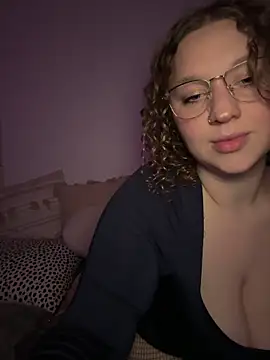 Snapshot of EmmieRae chatting on March 9, 2025, 6:11 pm EmmieRae online show from March 9, 2025, 6:11 pm