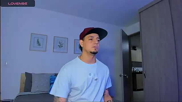 alejandro calderon1 online show from November 27, 2025, 12:55 am