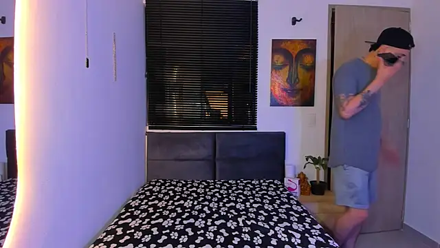 alejandro calderon1 online show from March 23, 2026, 6:24 am