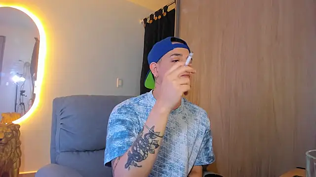 alejandro calderon1 online show from February 3, 2025, 4:57 am