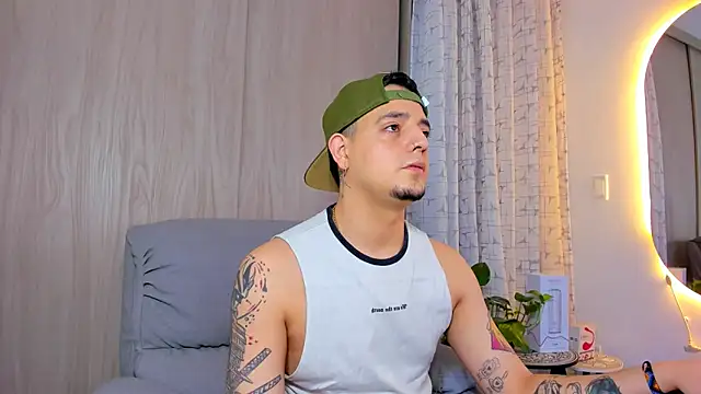 alejandro calderon1 online show from September 9, 2025, 3:38 am