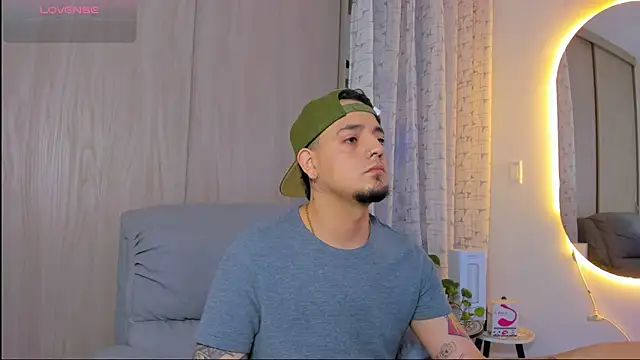 alejandro calderon1 online show from November 7, 2025, 6:07 am