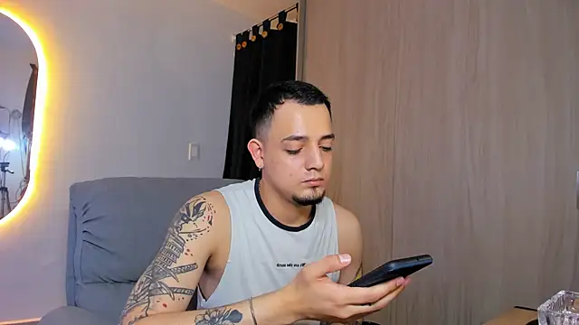 alejandro calderon1 online show from February 25, 2025, 4:46 am